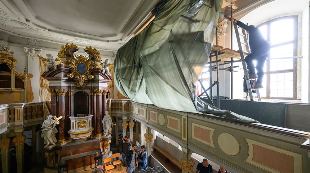 Saxony has lost more than 300 cultural monuments in recent years, some of them through illegal demolition (archive photo).   / Photo: Robert Michael/dpa/ZB