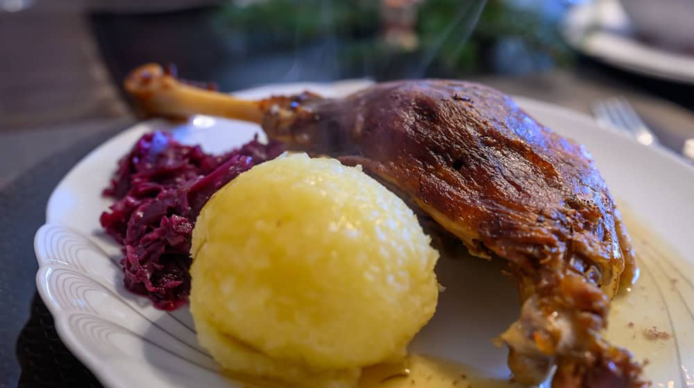 Saxony wants to use a show kitchen to promote regional culinary specialties in the future (symbolic image). / Photo: Hendrik Schmidt/dpa