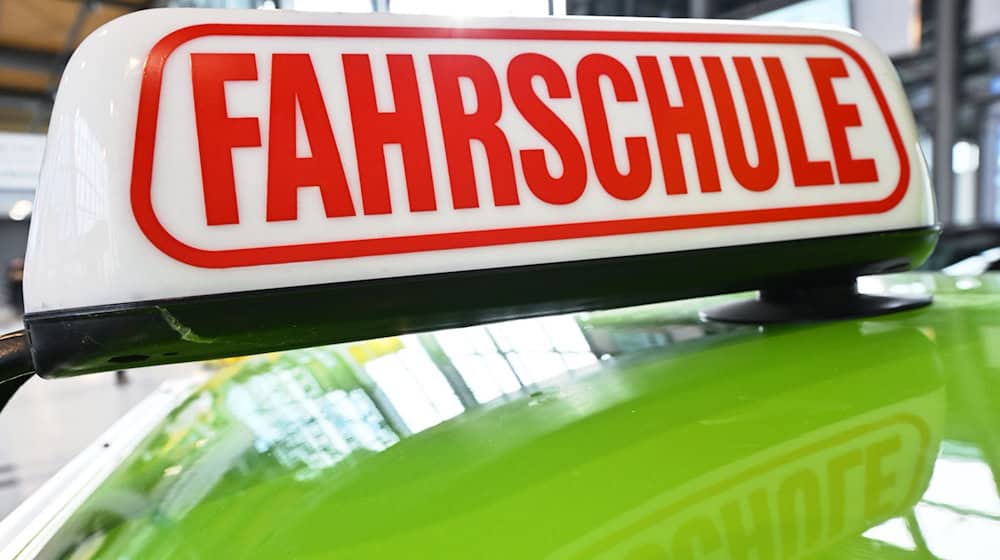 Saxony wants to modernize driving school training via the Federal Council (symbolic image). / Photo: Martin Schutt/dpa