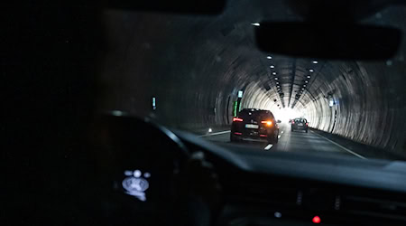 Der Schottenbergtunnel bei Meißen bleibt vorerst gesperrt. (Symbolbild) / Foto: Hendrik Schmidt/dpa