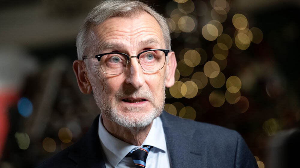 Saxony's Interior Minister Armin Schuster wants to exert more pressure on foreigners who are obliged to leave the country. (Archive photo) / Photo: Sina Schuldt/dpa