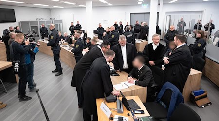 Das Oberlandesgericht Dresden verhandelt gegen acht Männer, die Mitglieder der militanten Neonazi-Gruppe «Sächsische Separatisten» gewesen sein sollen. (Archivbild) / Foto: Sebastian Kahnert/dpa