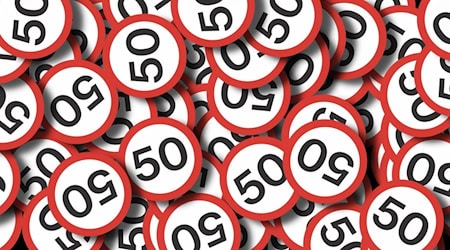 Symbolbild Geschwindigkeitsüberschreitungen / pixabay TheDigitalArtist