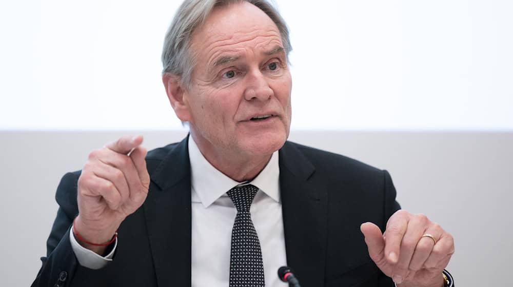 Burkhard Jung (SPD), Mayor of Leipzig and President of the Association of German Cities, insists on emergency aid for cities and municipalities / Photo: Sebastian Kahnert/dpa