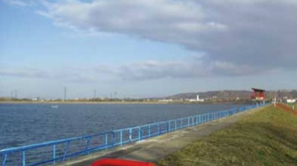 Bis mindestens 2030 kann hier weiter gebadet werden: das Stauseebad Cossebaude. Foto: cossebaude.de