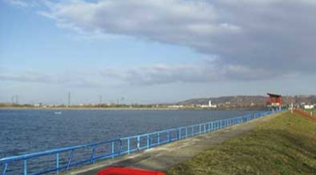 Bis mindestens 2030 kann hier weiter gebadet werden: das Stauseebad Cossebaude. Foto: cossebaude.de