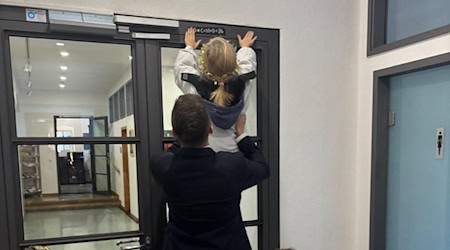 Der Oberbürgermeister mit Sternsinger und Segen. Foto: Stadt Meißen