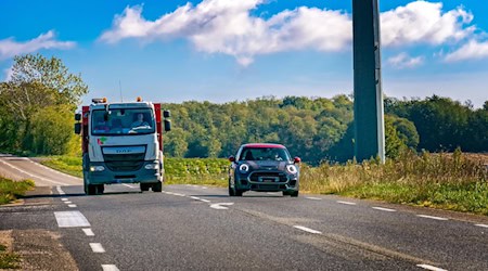 Symbolbild Überholmanöver / pixabay Tama66