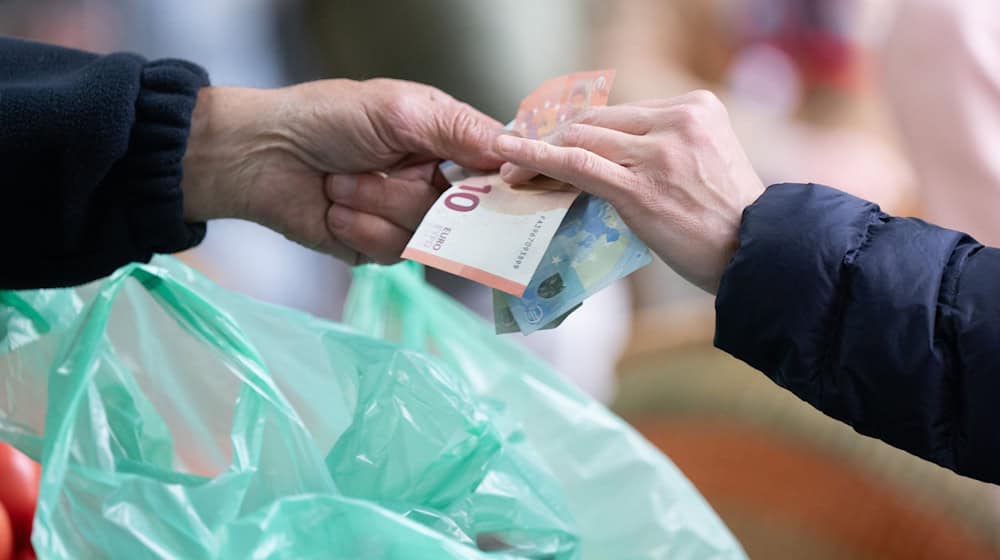 Consumer prices in Saxony rose by 2.2 percent in 2025. (Symbolic image) / Photo: Sebastian Kahnert/dpa