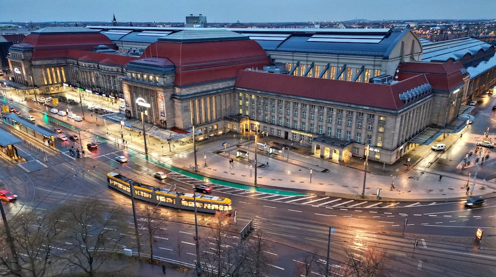 Wegen eines Polizeieinsatzes an der Strecke kommt es am Leipziger Hauptbahnhof zu Zugausfällen und Verspätungen (Archivbild)  / Foto: Jan Woitas/dpa
