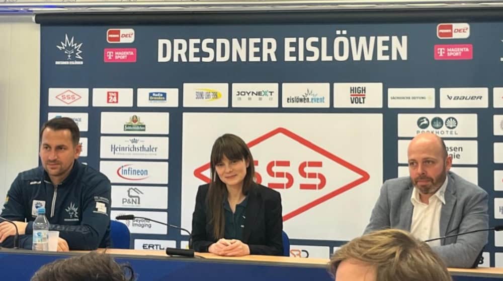 Sportchef Jens Baxmann (l.) und Geschäftsführer Maik Walsdorf zogen am Donnerstag bereits eine ernüchternde Bilanz der ersten Erstliga-Saison der Dresdner Eislöwen. Foto: CdH