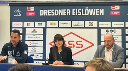 Sportchef Jens Baxmann (l.) und Geschäftsführer Maik Walsdorf zogen am Donnerstag bereits eine ernüchternde Bilanz der ersten Erstliga-Saison der Dresdner Eislöwen. Foto: CdH