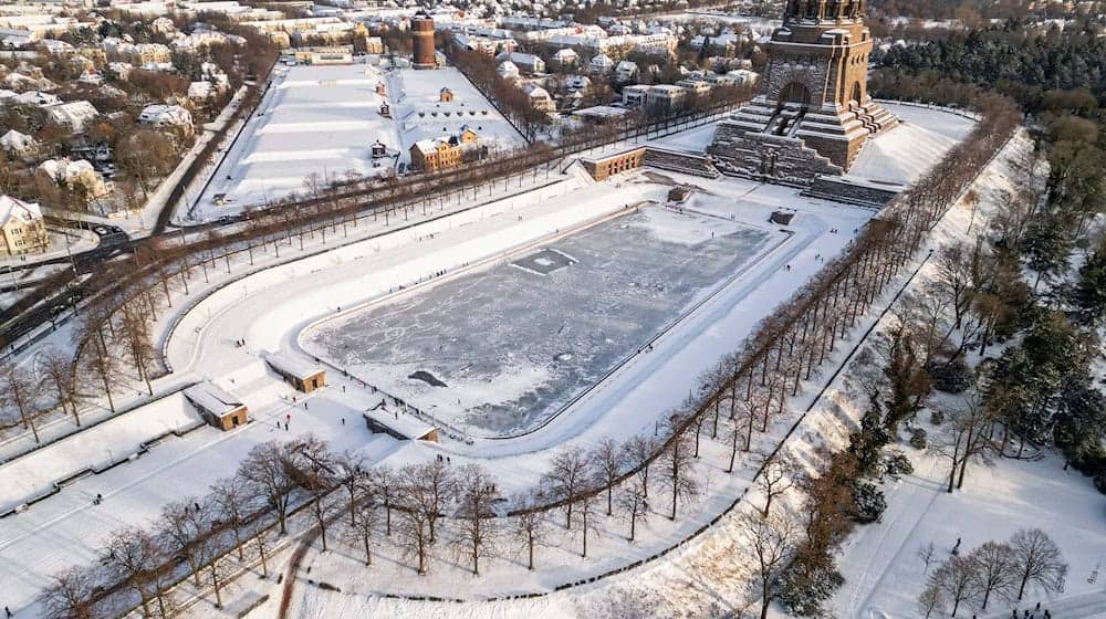 Winterwetter hat Sachsen fest im Griff - hohe Glatteisgefahr zum Wochenstart. / Foto: Jan Woitas/dpa