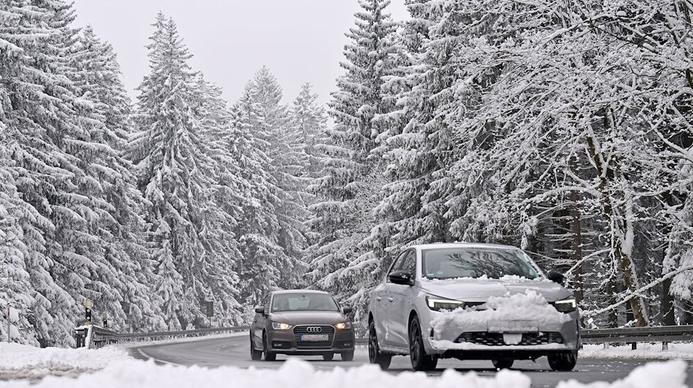 Am Freitag soll laut DWD Regen gefrieren. Es sei glatt und komme teilweise zu Glatteis. (Symbolbild) / Foto: Martin Schutt/dpa