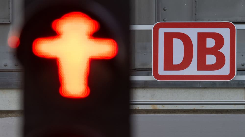 Two chambers of industry and commerce are calling on Deutsche Bahn to commit to the expansion of the Chemnitz-Leipzig line. (Symbolic image) / Photo: Robert Michael/dpa