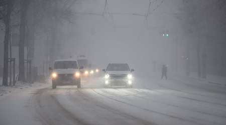 Die Dresdner Polizei ist zu einigen wetterbedingten Unfällen gerufen worden. / Foto: Robert Michael/dpa