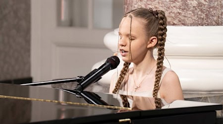 Träumt von Auftritten vor großem Publikum, will aber erst einma die "Dein Song"-Jury überzeugen: die 14-jährige Dresdnerin Neyla. Foto: Andrea Enderlein/ZDF