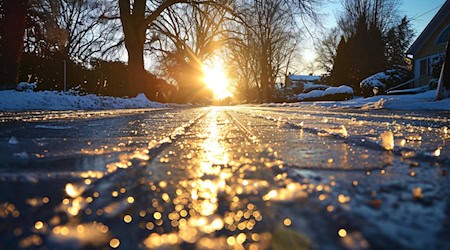 Symbolbild Glatteis / pixabay Vilkasss