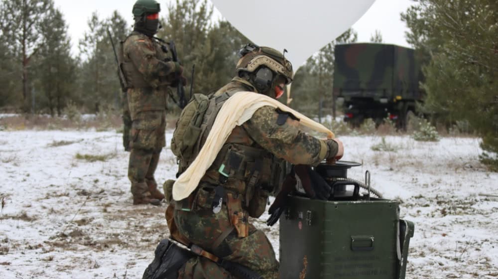 Der Ballon wird gefüllt. Foto: Bundeswehr/Richter