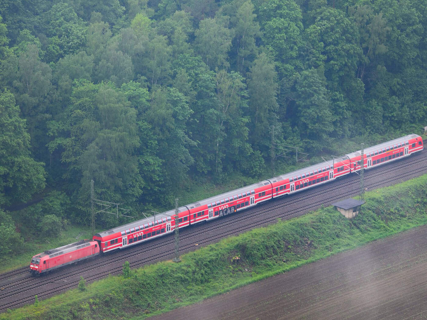 Due to construction work in the Elbe Valley between Bad Schandau and Schöna, rail travelers have to prepare for months of closures, replacement services and longer journey times. (Archive image) / Photo: Robert Michael/dpa