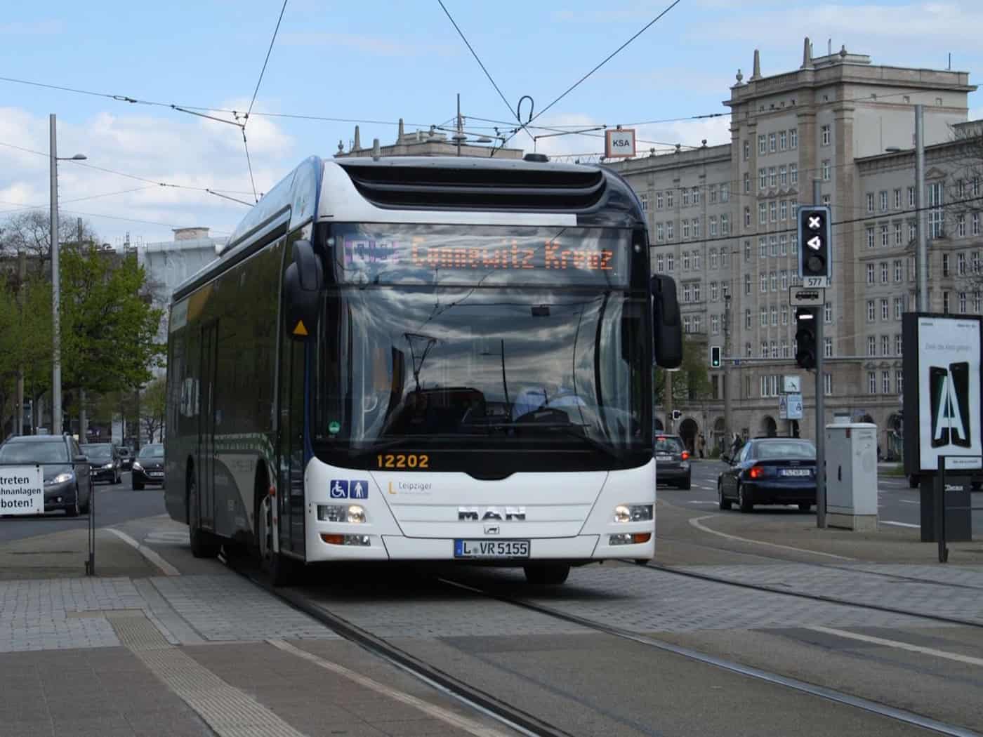Ein Bus der Linie 89 ist am Rossplatz unterwegs. Foto: Ralf Julke