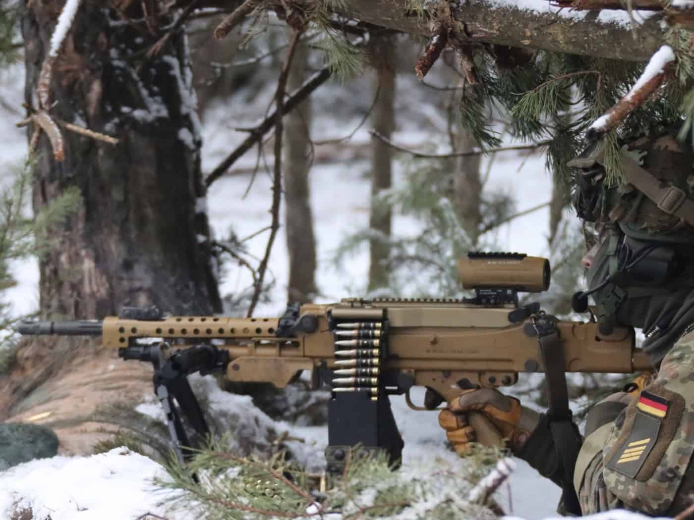 Die Marineinfanteristen übten den scharfen Schuss. Fotos: Richter, Seebataillon/Bundeswehr