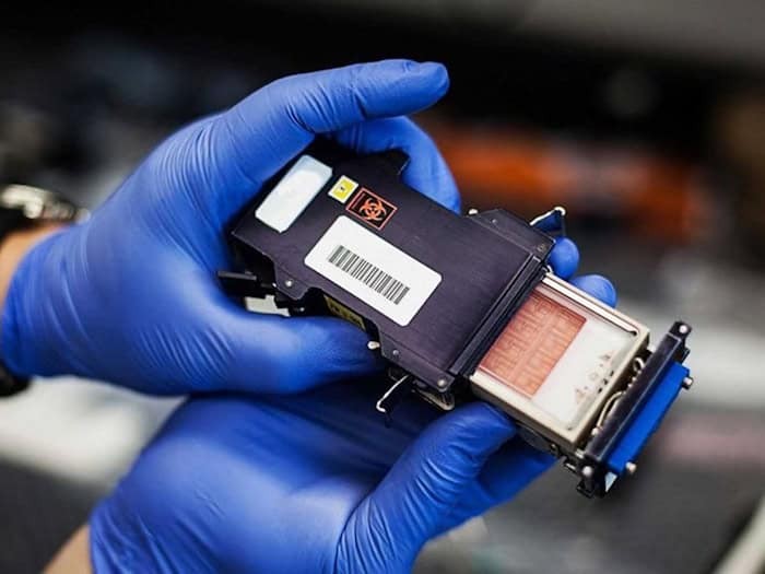 Eine Cellbox-Experimentkammer: In diesen smartphonegroßen Minilaboren reisen die Dresdner Leberorganoide ins All. © yuri GmbH