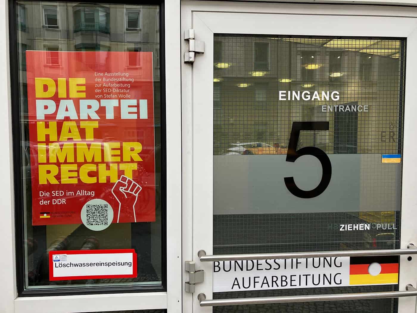 Die neue Jahresausstellung der Bundesstiftung zur Aufarbeitung der SED-Diktatur trägt den Titel «Die Partei hat immer Recht».  / Foto: Stefan Kruse/dpa