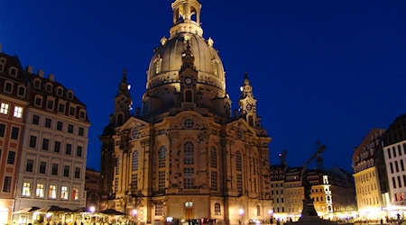Auch an der Frauenkirche soll die Menschenkette am Freitagabend vorbeiführen. Foto: pixabay/ Pauline_17