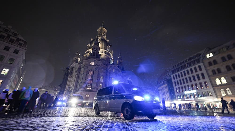 Für Freitag und Samstag sind in Dresden zahlreiche Veranstaltungen anlässlich des 81. Jahrestags der Zerstörung Dresdens im Zweiten Weltkrieg angemeldet. (Archivbild) / Foto: Robert Michael/dpa