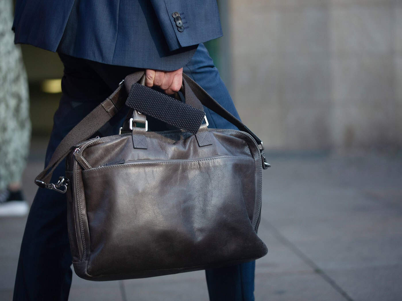 Finanz- und Unternehmensdienstleistungen wiesen 2024 in Sachsen die geringste Pro-Kopf-Arbeitszeit aller Branchen auf (Symbolbild)  / Foto: Fernando Gutierrez-Juarez/dpa
