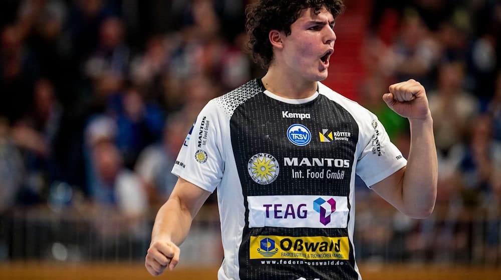 Gian Attenhofer docpě sydom wrotow přećiwo hórskemu HC. / Foto: Julius Frick/dpa