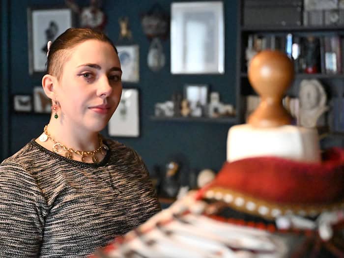 Toni hat in ihrer Jugend zum Cosplay gefunden. / Foto: Jennifer Brückner/dpa