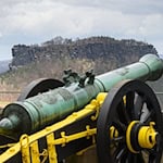 Festung Königstein lockt mit Kanonendonner und Märchenfesten. (Archivbild) / Foto: Robert Michael/dpa-Zentralbild/dpa