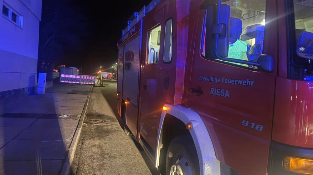 Am Mittwochabend haben mehrere Mülltonnen in Riesa gebrannt. Foto: Stadtteilfeuerwehr Riesa-Weida