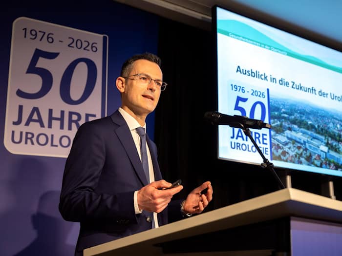Der Chefarzt der Urologie an den Oberlausitzkliniken Bautzen, Dr. Aristeidis Zacharis, beim Festakt. Foto: OLK Bautzen