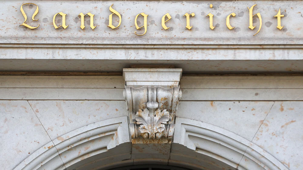 Eine Frau wurde getötet und ein Kind lebensgefährlich verletzt - in Leipzig steht der Prozess gegen den Ex-Partner nun an. (Symbolbild) / Foto: Jan Woitas/dpa