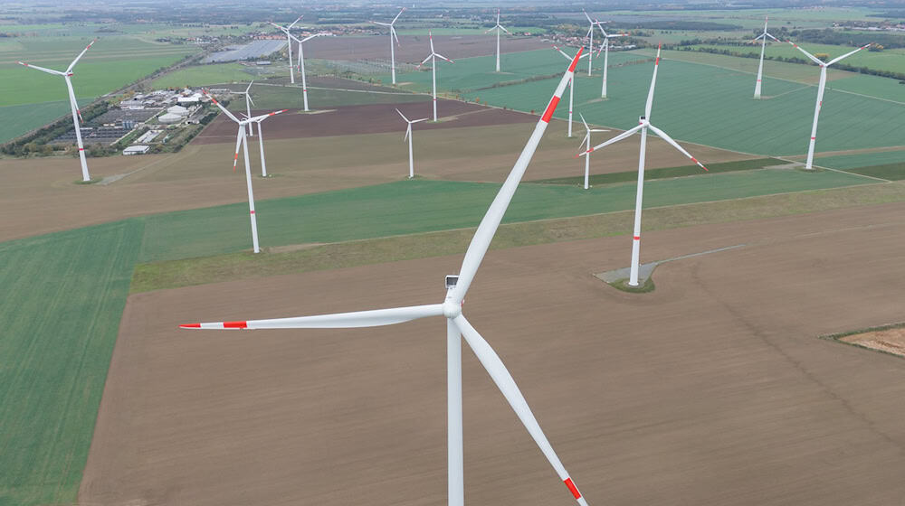 The Free Voters in eastern Germany are demanding a veto on the expansion of wind power (archive photoI). / Photo: Sebastian Kahnert/dpa