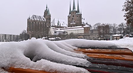 Am Wochenende gibt es vielerorts eine Mischung aus Regen, Schneeregen und Schnee. (Symbolbild) / Foto: Martin Schutt/dpa