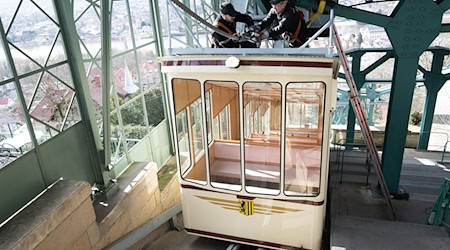 The spring overhaul of the Dresden suspension railroad has begun. / Photo: Sebastian Kahnert/dpa
