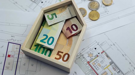 Geld ins Haus stecken: Damit auch Durchschnittsverdiener im Kreis Meißen sich wieder ein Haus oder eine Eigentumswohnung leisten können, soll der Bund eine „Haus- Förderung“ schaffen. Foto: Nils Hillebrand