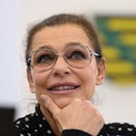 Das Oberverwaltungsgericht verhandelt erneut im Fall über die Normenkontrollklage der Musikerin Julia Neigel gegen eine sächsische Corona-Schutzverordnung. (Archivbild)  / Foto: Robert Michael/dpa