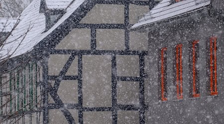 In Sachsen sind bis zu zehn Zentimeter Neuschnee möglich. (Archivbild) / Foto: Klaus-Dietmar Gabbert/dpa/ZB