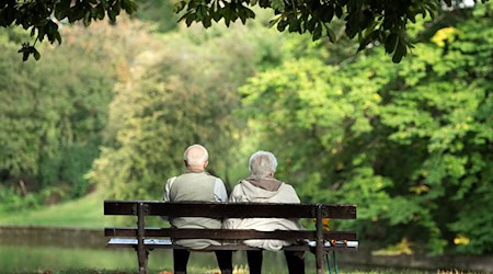 Zehntausende Rentner in Ostdeutschland haben nicht vom Härtefallfonds für bedürftige Rentner profitieren können (Symbolbild).  / Foto: Sebastian Kahnert/dpa-Zentralbild/dpa