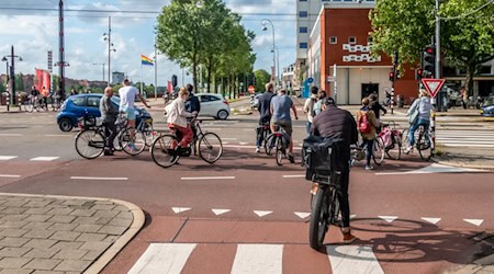 Kreuzung mit Radfahrern in Amsterdam