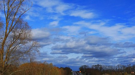 Symbolbild Mittelleitplanke / pixabay Mylene2401