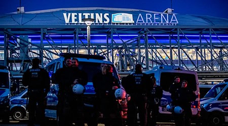 A large police contingent will be on duty at Schalke for the match against Dresden on Saturday. (Archive picture) / Photo: David Inderlied/dpa