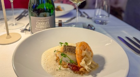 Champagner geht immer – auch zu einem kompletten Menü. Im Stresa gab's während der Gala zum 13. Geburtstag des restaurants fünf Champagner von Charles Heidsieck (Bild: Ulrich van Stipriaan)
