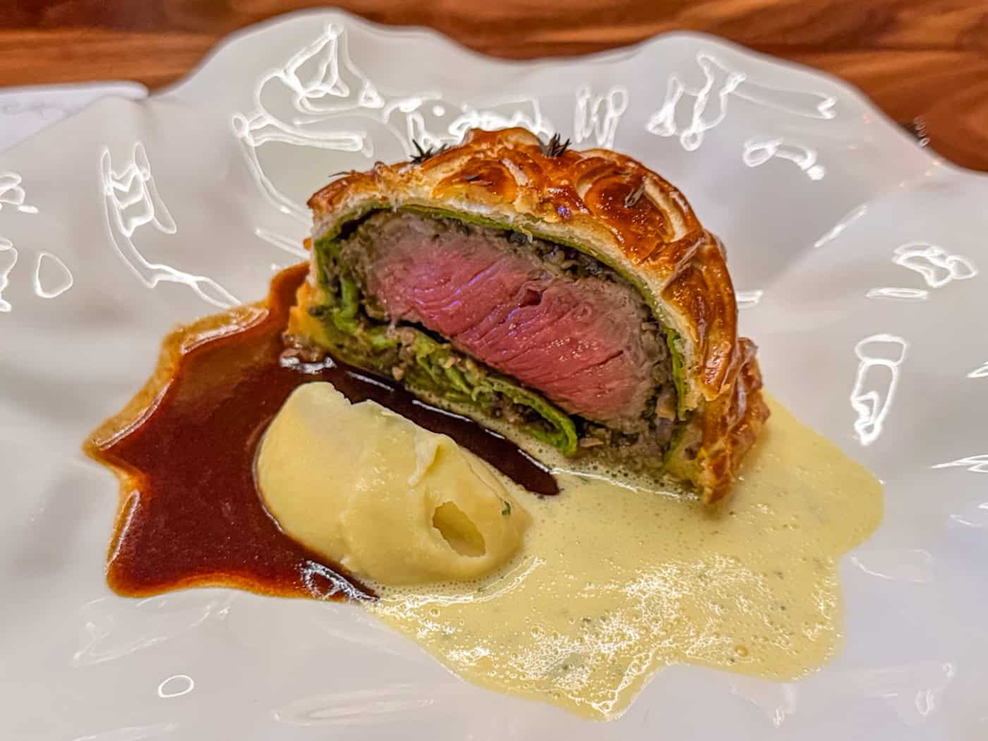 Verena Leister's main course: The classic Filet Wellington - with tarragon emulsion, parsnip puree and red wine jus (Image: Ulrich van Stipriaan)