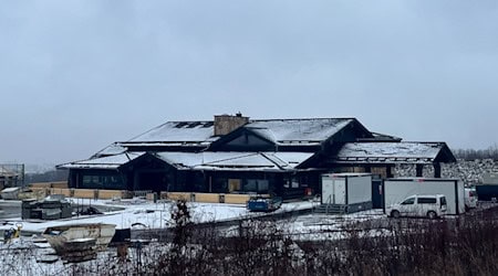 Das Timberjacks Bannewitz sieht von außen schon so gut wie fertig aus, aber im Inneren wird noch fleißig gewerkelt. Foto: CdH